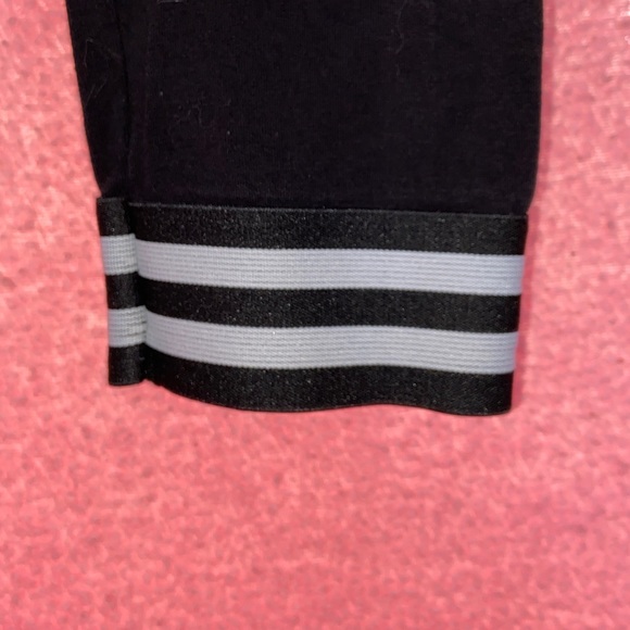 Leggings with white stripes at ankles - Picture 3 of 5